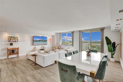 Condo in Bay Harbor Islands, Florida, 2 bedrooms  № 1942426 - photo 21