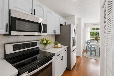 Condo in Tampa, Florida, 2 bedrooms № 2225539 - photo 22