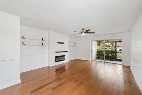 Condo in Tampa, Florida, 2 bedrooms № 2225539 - photo 9