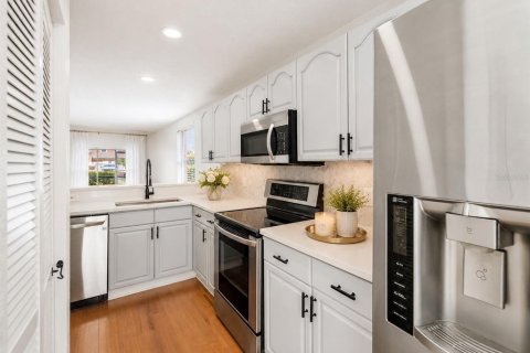 Condo in Tampa, Florida, 2 bedrooms № 2225539 - photo 21