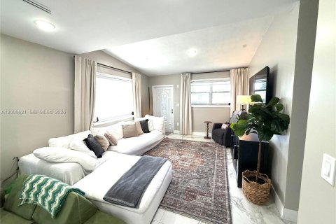 Снять в аренду виллу или дом в Майами, Флорида 4 спальни, 222.97м2, № 2064895 - фото 5