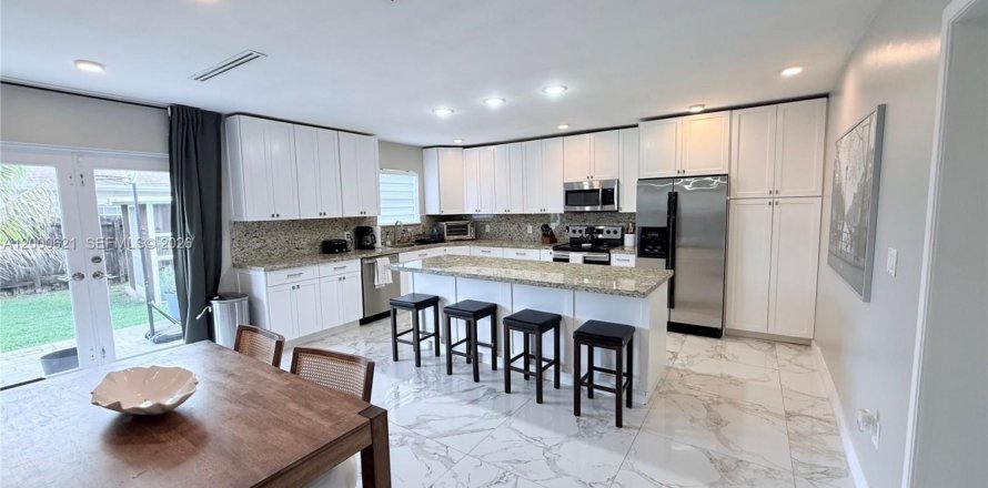 Дом в Майами, Флорида 4 спальни, 222.97м2 № 2064895