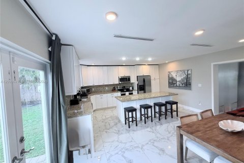 Снять в аренду виллу или дом в Майами, Флорида 4 спальни, 222.97м2, № 2064895 - фото 4