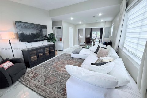 Снять в аренду виллу или дом в Майами, Флорида 4 спальни, 222.97м2, № 2064895 - фото 6