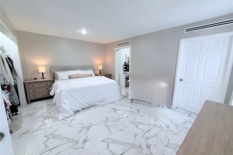 Снять в аренду виллу или дом в Майами, Флорида 4 спальни, 222.97м2, № 2064895 - фото 15