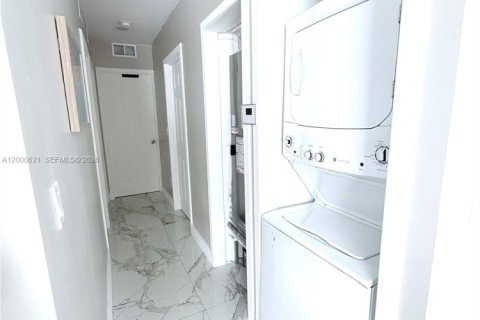 Снять в аренду виллу или дом в Майами, Флорида 4 спальни, 222.97м2, № 2064895 - фото 13