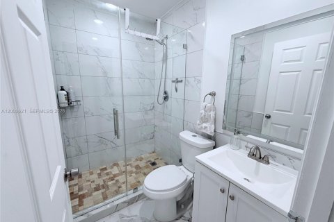 Снять в аренду виллу или дом в Майами, Флорида 4 спальни, 222.97м2, № 2064895 - фото 12