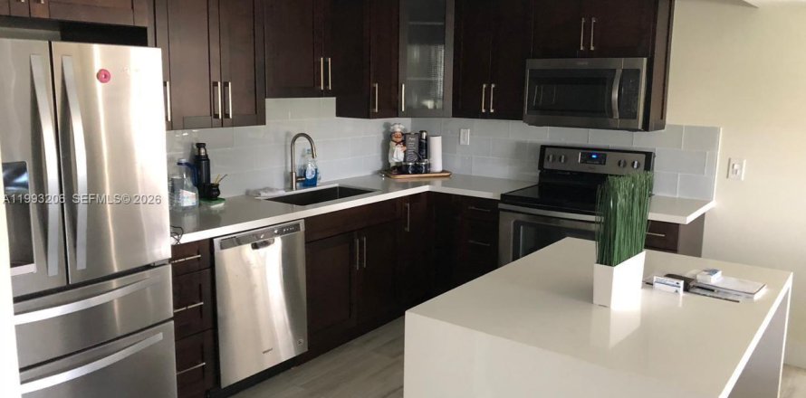 Condo in Miami Beach, Florida, 3 bedrooms № 2057174