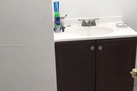 Condo in Miami Beach, Florida, 3 bedrooms № 2057174 - photo 10