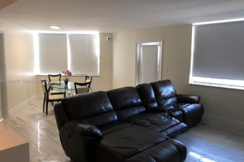 Condo in Miami Beach, Florida, 3 bedrooms № 2057174 - photo 3