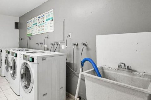 Condo in Miami Beach, Florida, 3 bedrooms № 2057174 - photo 14