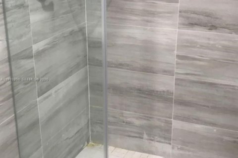 Condo in Miami Beach, Florida, 3 bedrooms № 2057174 - photo 11