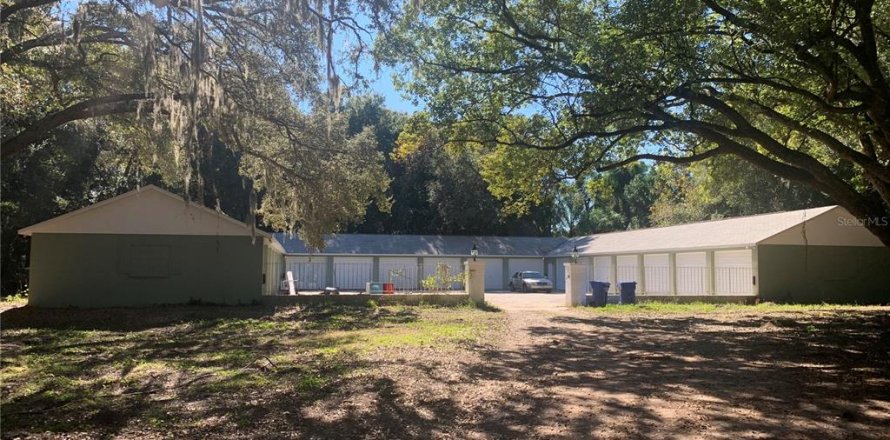 House in Brandon, Florida 2 bedrooms, 232.16 sq.m. № 1733882