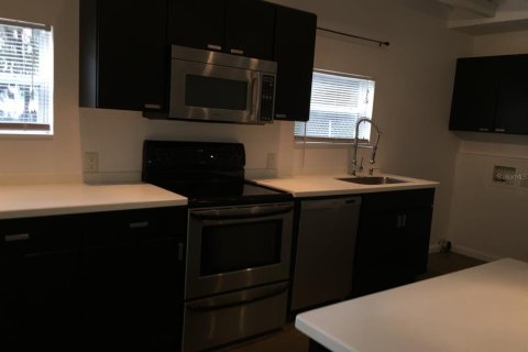 House in Brandon, Florida 2 bedrooms, 232.16 sq.m. № 1733882 - photo 17