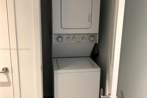 Купить кондоминиум в Майами, Флорида 1 спальня, 79.62м2, № 1925745 - фото 12