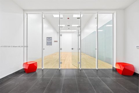 Купить кондоминиум в Майами, Флорида 1 спальня, 79.62м2, № 1925745 - фото 24