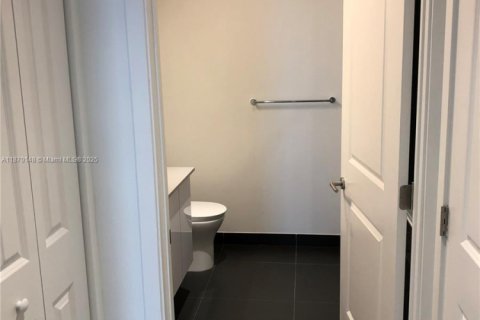 Купить кондоминиум в Майами, Флорида 1 спальня, 79.62м2, № 1925745 - фото 13