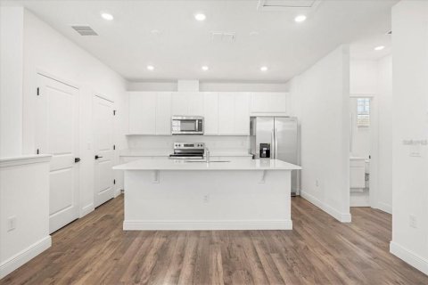 House in Orlando, Florida 1 bedroom, 68.19 sq.m. № 2198917 - photo 5