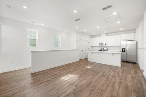 House in Orlando, Florida 1 bedroom, 68.19 sq.m. № 2198917 - photo 4
