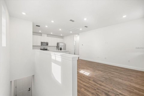 House in Orlando, Florida 1 bedroom, 68.19 sq.m. № 2198917 - photo 3