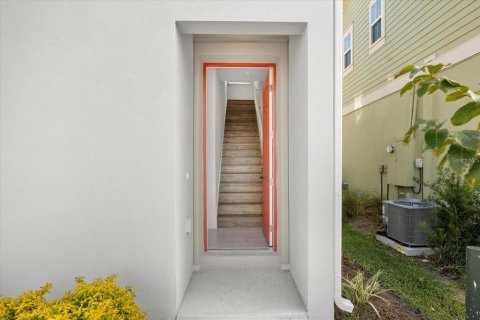 House in Orlando, Florida 1 bedroom, 68.19 sq.m. № 2198917 - photo 2