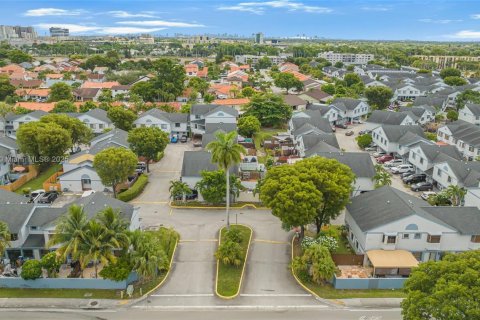 Copropriété à vendre à Miami, Floride: 3 chambres, 121.98 m2 № 1938797 - photo 22