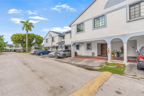 Copropriété à vendre à Miami, Floride: 3 chambres, 121.98 m2 № 1938797 - photo 2