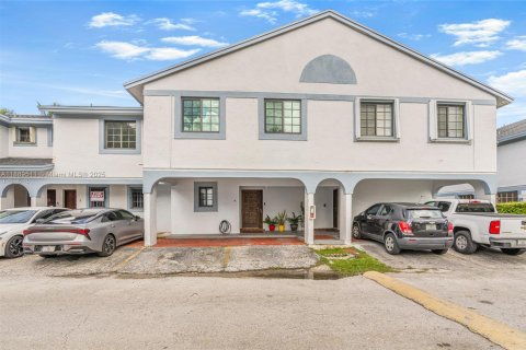 Copropriété à vendre à Miami, Floride: 3 chambres, 121.98 m2 № 1938797 - photo 1