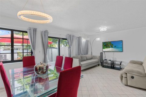 Condominio en venta en Miami, Florida, 3 dormitorios, 121.98 m2 № 1938797 - foto 7