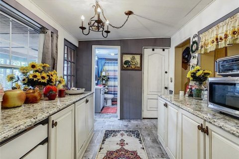 House in Orlando, Florida 4 bedrooms, 159.98 sq.m. № 2104555 - photo 4