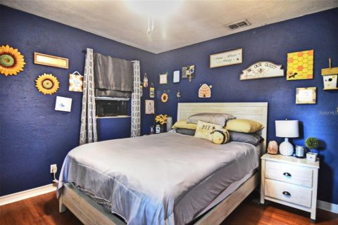 House in Orlando, Florida 4 bedrooms, 159.98 sq.m. № 2104555 - photo 11
