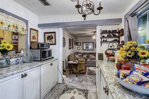 House in Orlando, Florida 4 bedrooms, 159.98 sq.m. № 2104555 - photo 3