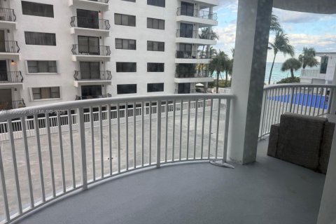 Condominio en venta en Miami Beach, Florida, 2 dormitorios, 104.05 m2 № 2009963 - foto 2