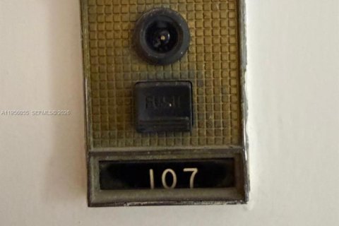 Condominio en venta en Miami Beach, Florida, 2 dormitorios, 104.05 m2 № 2009963 - foto 3