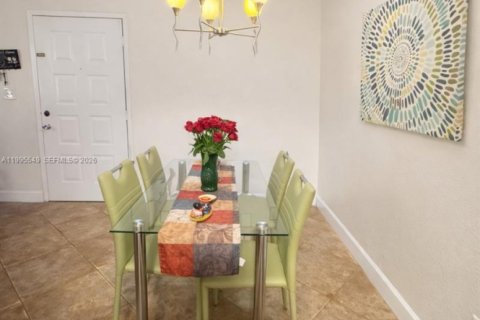 Купить кондоминиум в Майами, Флорида 2 спальни, № 2067780 - фото 8