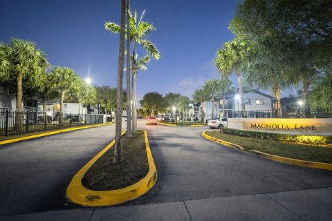 Купить кондоминиум в Майами, Флорида 2 спальни, № 2067780 - фото 2