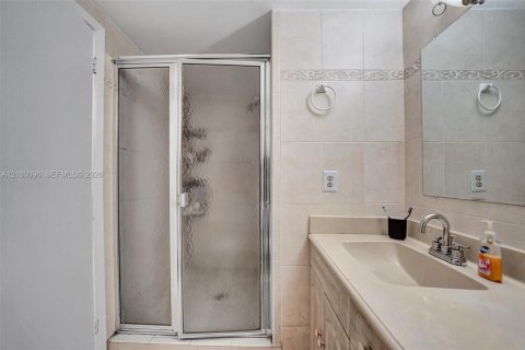 Copropriété à vendre à Hallandale Beach, Floride: 2 chambres, 118.91 m2 № 2400720 - photo 11