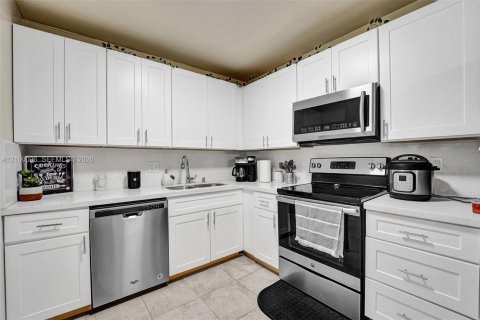 Copropriété à vendre à Hallandale Beach, Floride: 2 chambres, 118.91 m2 № 2400720 - photo 8