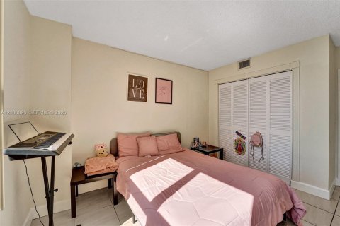 Copropriété à vendre à Hallandale Beach, Floride: 2 chambres, 118.91 m2 № 2400720 - photo 13