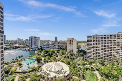 Copropriété à vendre à Hallandale Beach, Floride: 2 chambres, 118.91 m2 № 2400720 - photo 2