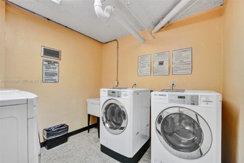Copropriété à vendre à Hallandale Beach, Floride: 2 chambres, 118.91 m2 № 2400720 - photo 27