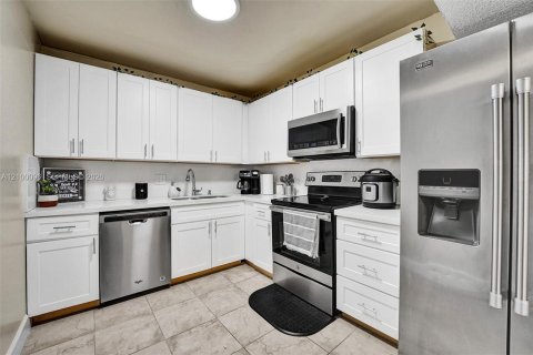 Copropriété à vendre à Hallandale Beach, Floride: 2 chambres, 118.91 m2 № 2400720 - photo 9