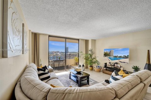 Copropriété à vendre à Hallandale Beach, Floride: 2 chambres, 118.91 m2 № 2400720 - photo 3