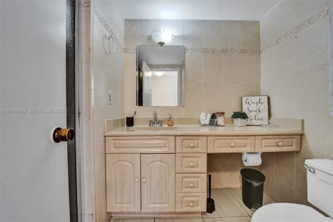 Copropriété à vendre à Hallandale Beach, Floride: 2 chambres, 118.91 m2 № 2400720 - photo 10