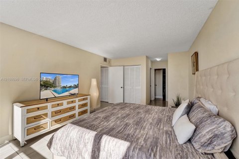 Copropriété à vendre à Hallandale Beach, Floride: 2 chambres, 118.91 m2 № 2400720 - photo 16