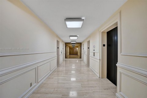 Copropriété à vendre à Hallandale Beach, Floride: 2 chambres, 118.91 m2 № 2400720 - photo 26