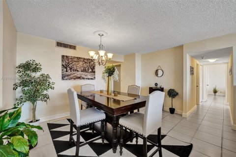 Copropriété à vendre à Hallandale Beach, Floride: 2 chambres, 118.91 m2 № 2400720 - photo 6
