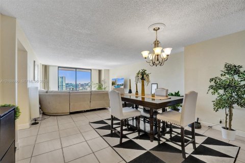 Copropriété à vendre à Hallandale Beach, Floride: 2 chambres, 118.91 m2 № 2400720 - photo 5