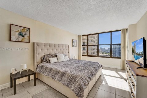 Copropriété à vendre à Hallandale Beach, Floride: 2 chambres, 118.91 m2 № 2400720 - photo 14