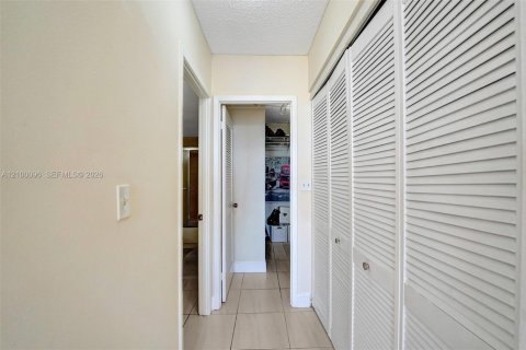 Copropriété à vendre à Hallandale Beach, Floride: 2 chambres, 118.91 m2 № 2400720 - photo 17